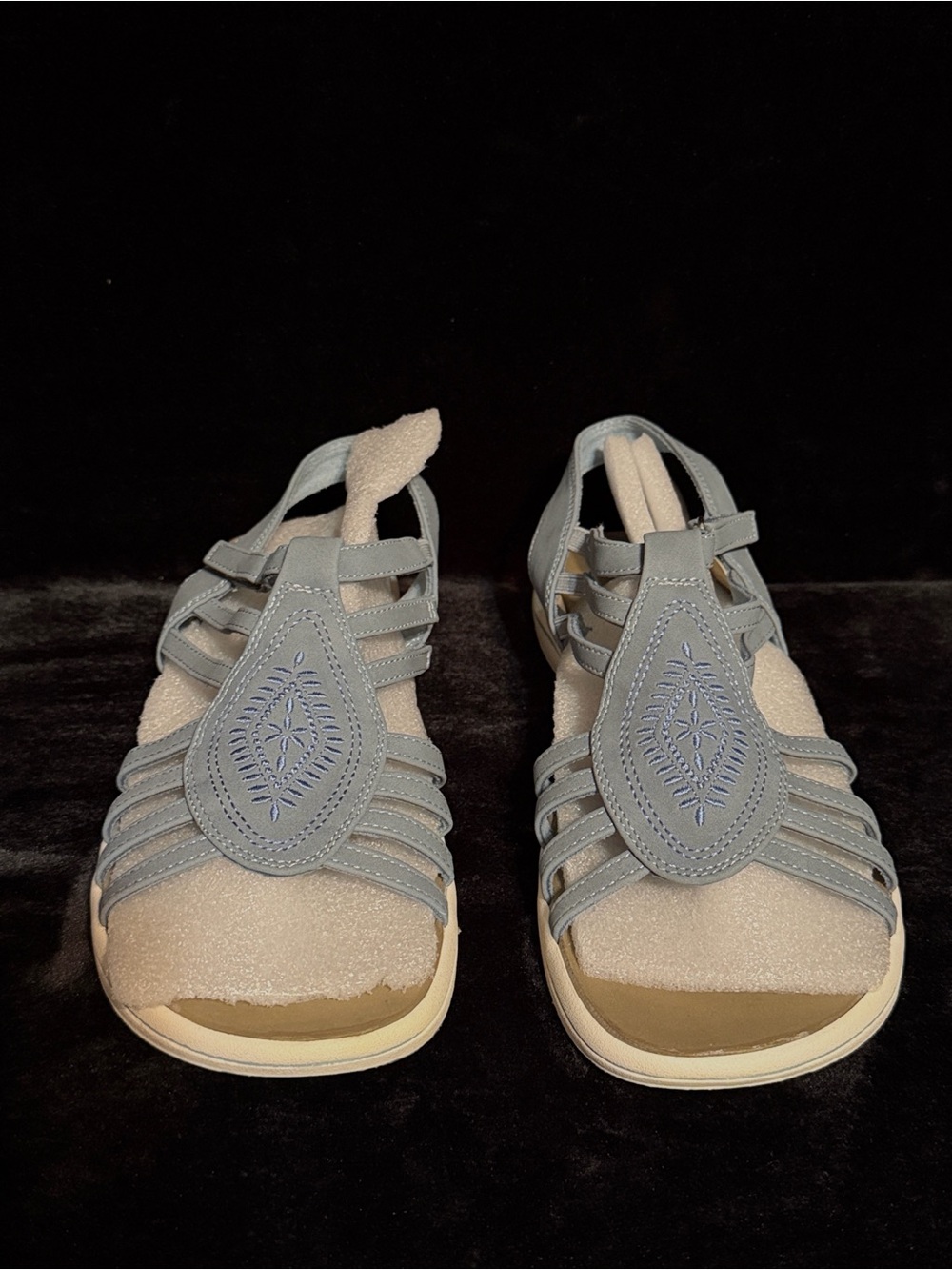 New Women’s Easy Street Gemi Strappy Flat Sandals Size 8
